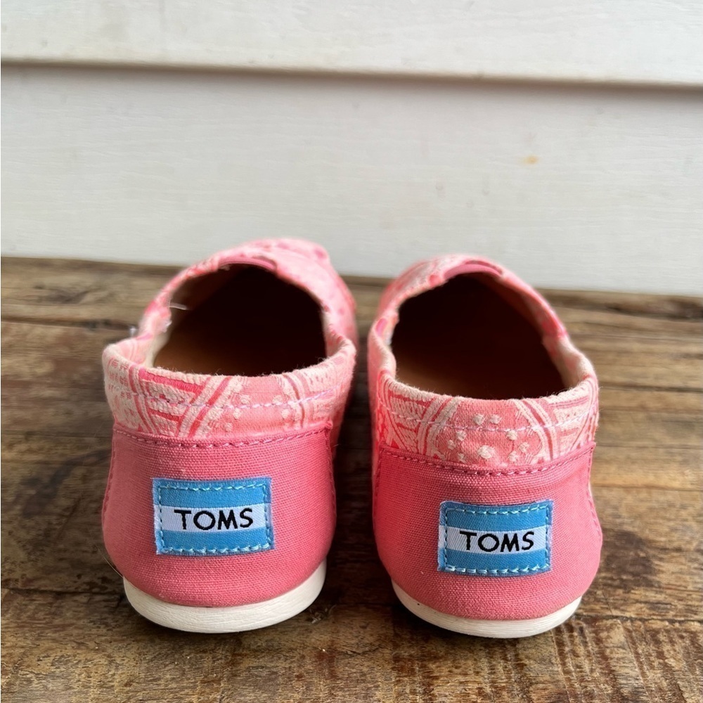TOMS Women’s Classic Pink Neon Tribal Alpargatas - Picture 6 of 7